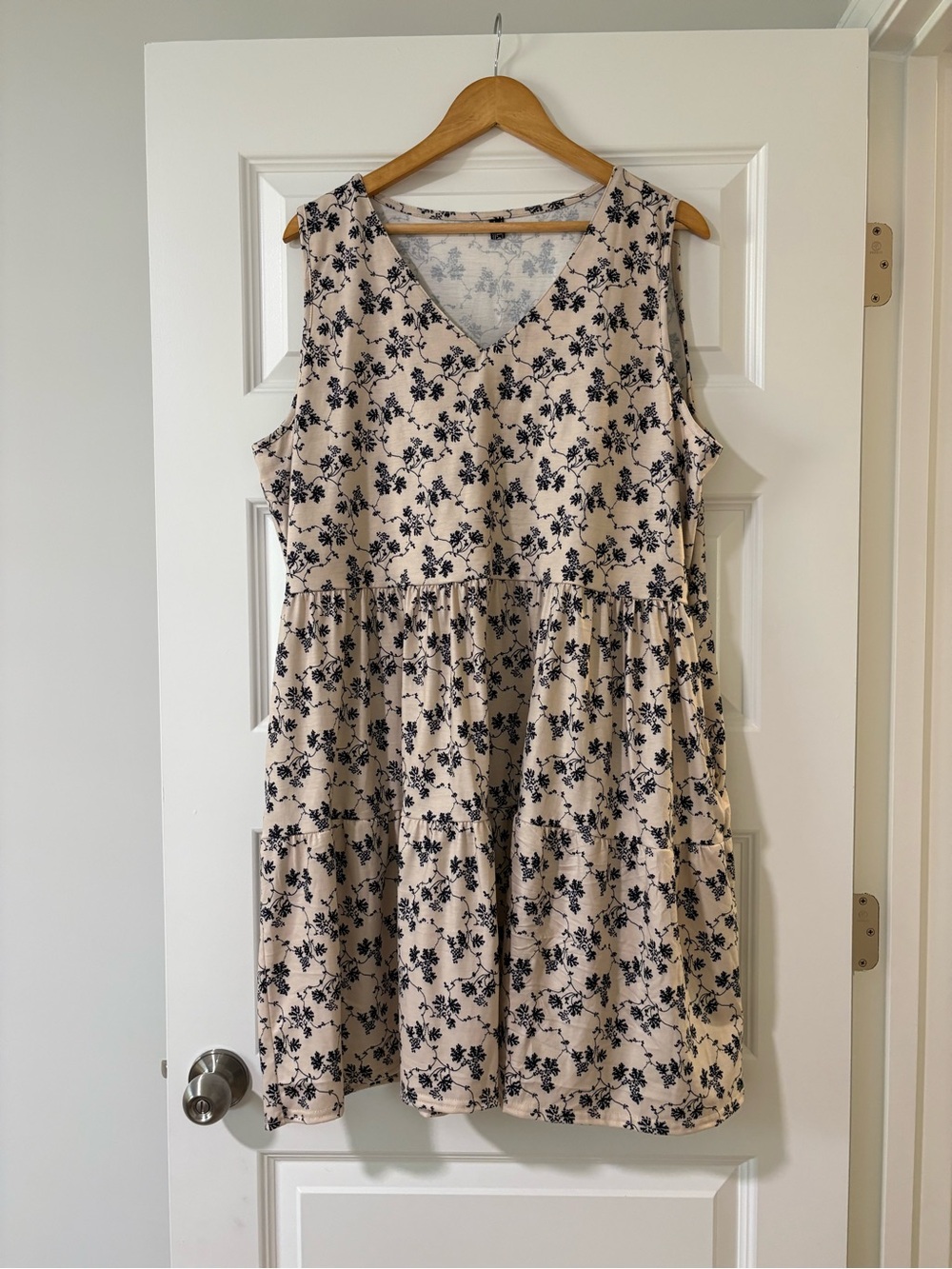 NWOT Plus Size 4XL Floral Tiered Dress Neutral Minimalist Summer Resort Dress